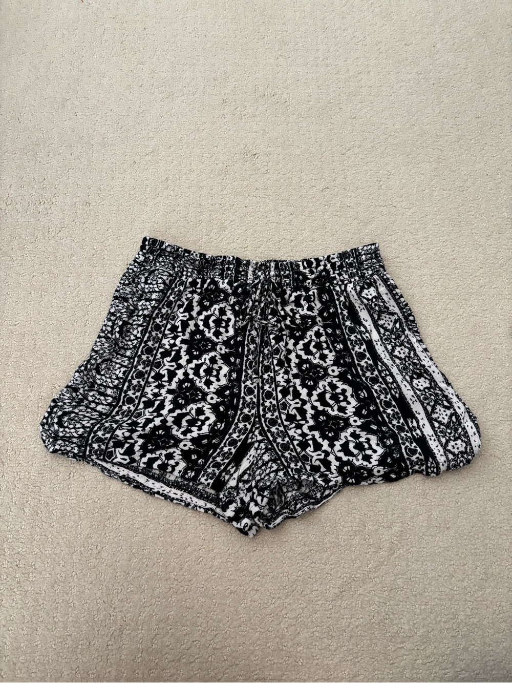 Joe B Black & White stretch-Waist Printed Shorts